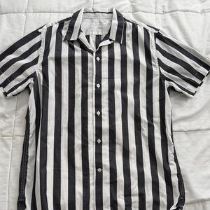 Banana Republic Men's Black and White Striped Shirt